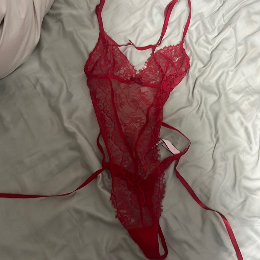 Very sexy lingerie set size small. Excellent condition